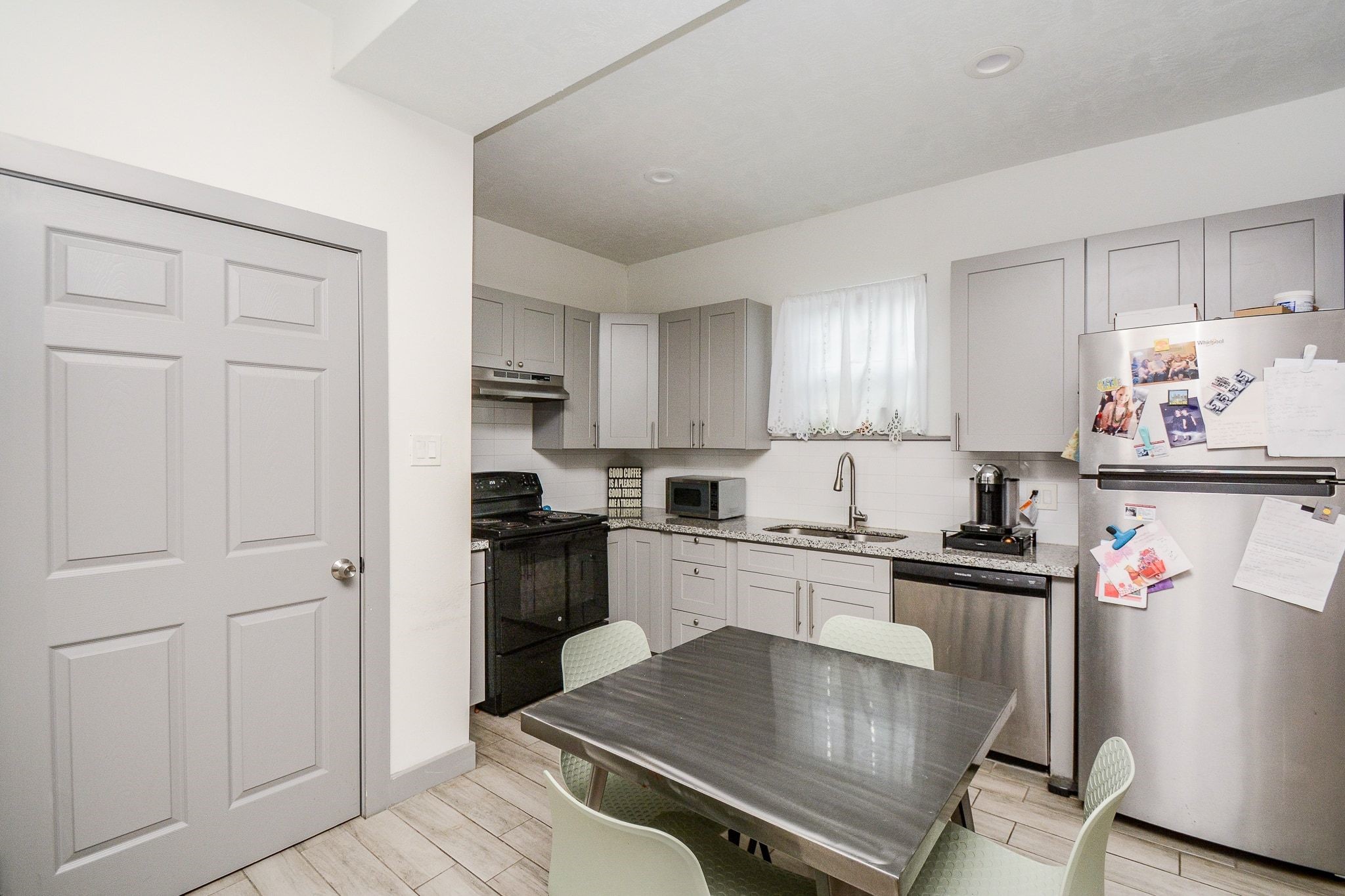 2018 Fulton Street, Unit 2 Houston, TX 77009 - Photo 8 of 20 Kitchen opens to living area.