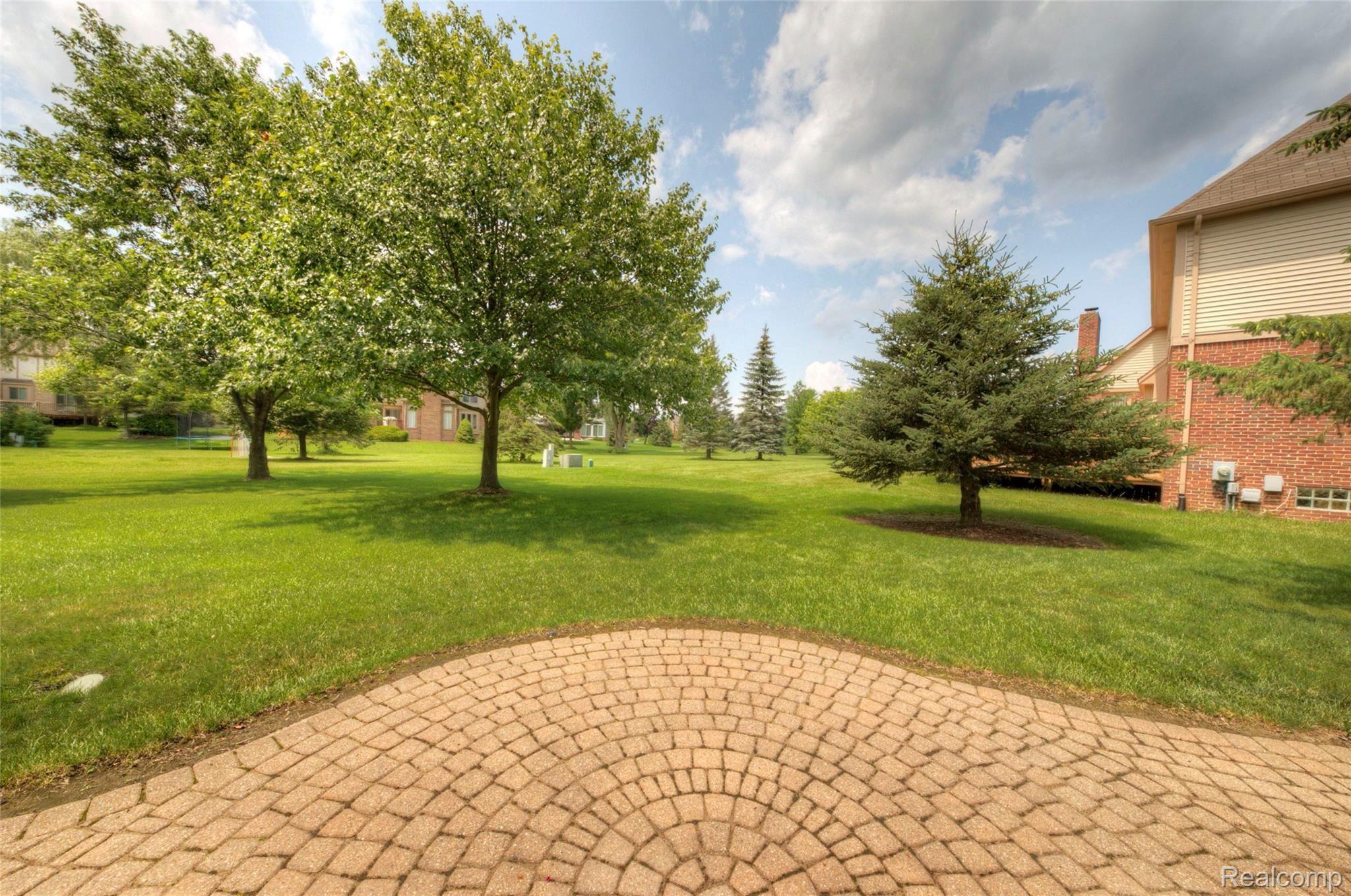 6649 Kennesaw Road Canton, MI 48187 - Photo 55 of 61 54 Backyard.jpg