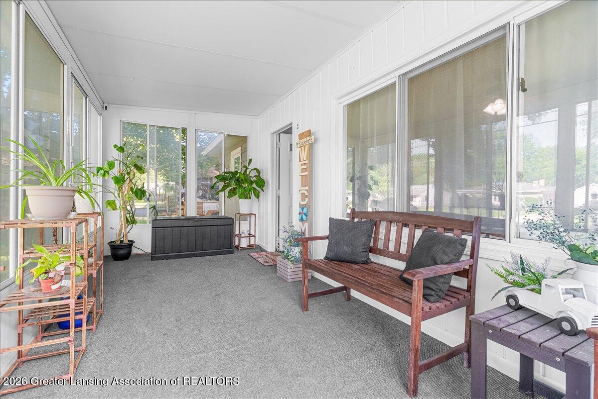 5937 Hughes Road Lansing, MI 48911 - Photo 6 of 36 07-Media Jett - 09