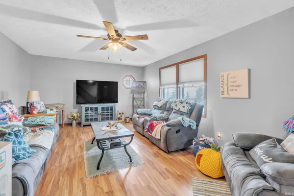 $464,900 | 10922 East 1000 North, Kendallville, IN 46755