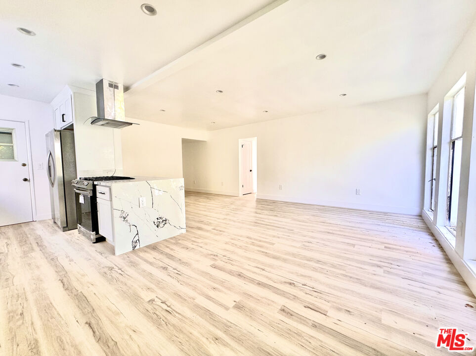 121 South Crescent Drive, Unit D Beverly Hills, CA 90212 - Photo 2 of 10 a view of a kitchen with a stove
