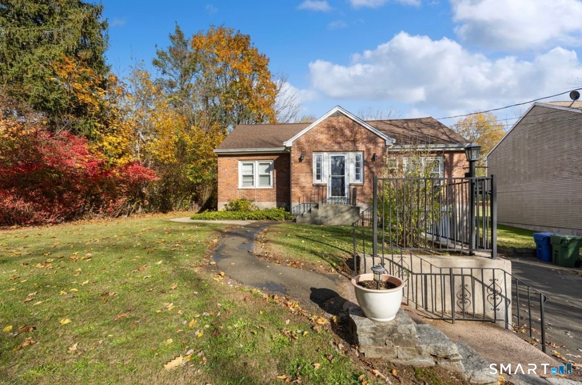 678 Bartholomew Road Middletown, CT 06457 - Photo 2 of 25