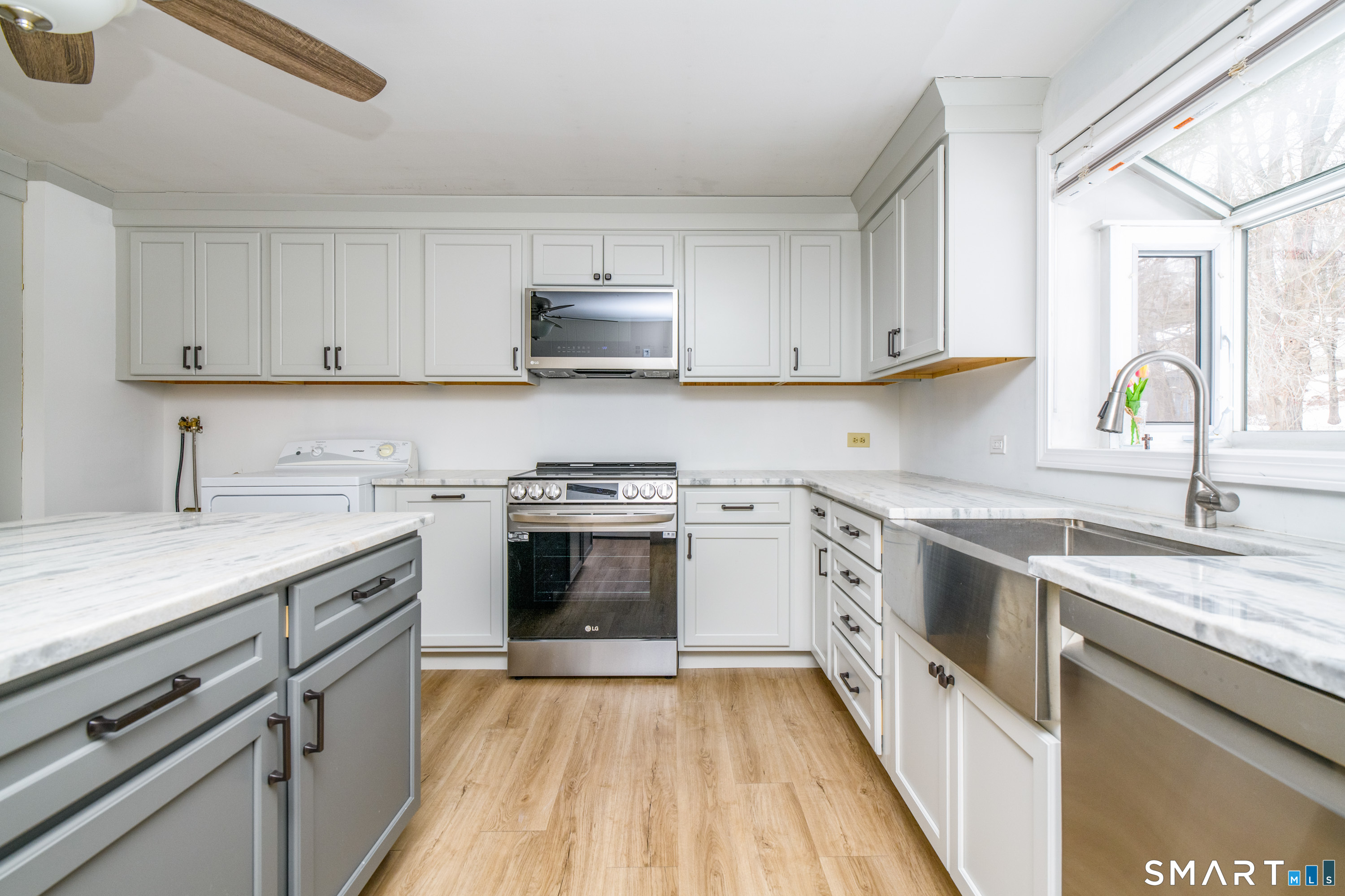 678 Bartholomew Road Middletown, CT 06457 - Photo 4 of 25