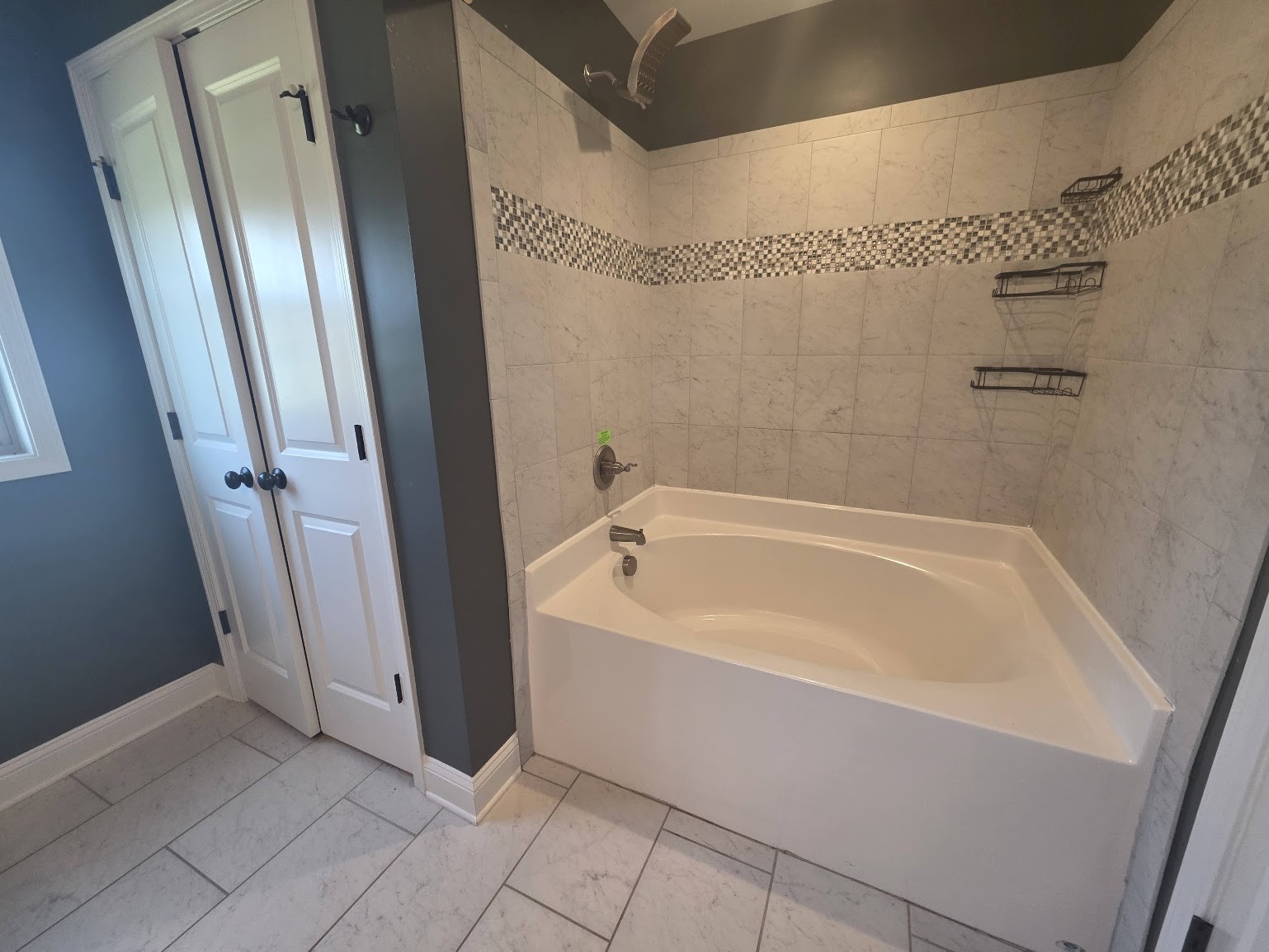 4927 Minnis Road Springfield, TN 37172 - Photo 11 of 15 a spacious bathroom with a bathtub and a shower