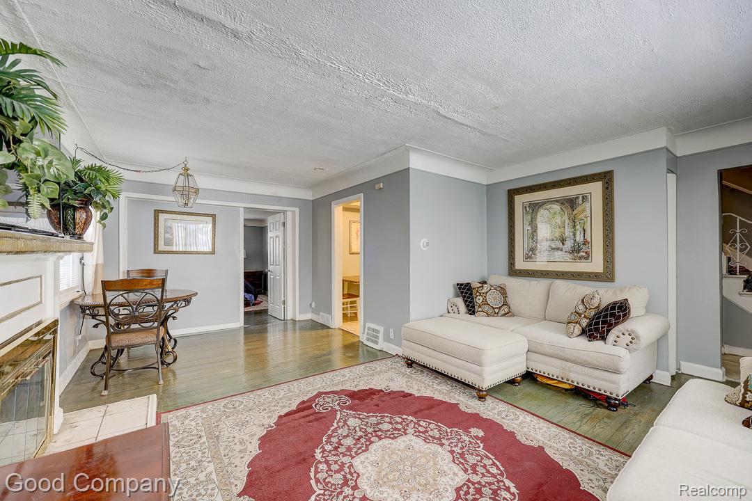 18669 Coyle Street Detroit, MI 48235 - Photo 5 of 41 18669 Coyle St.-03.jpg