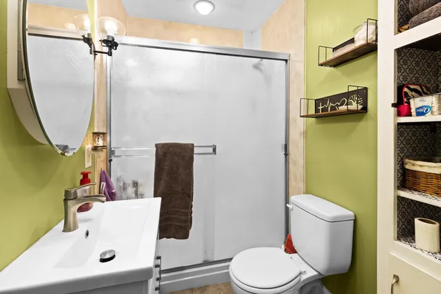 $339,999 | 1412 Northwest 96th Street, Newton, KS 67114