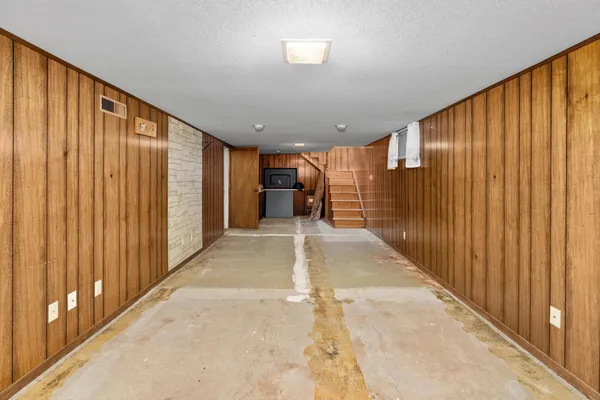 $339,999 | 1412 Northwest 96th Street, Newton, KS 67114