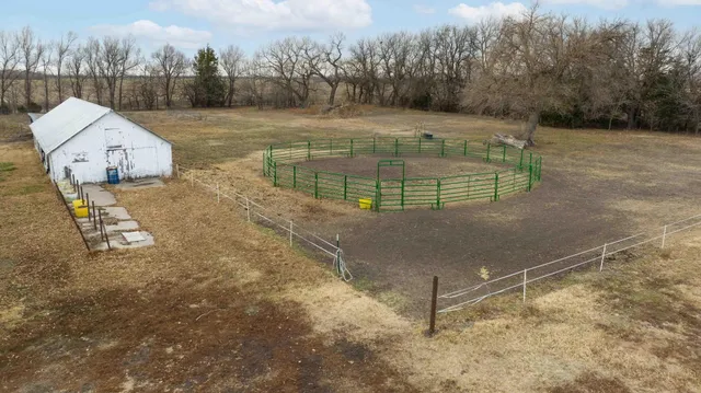 $339,999 | 1412 Northwest 96th Street, Newton, KS 67114