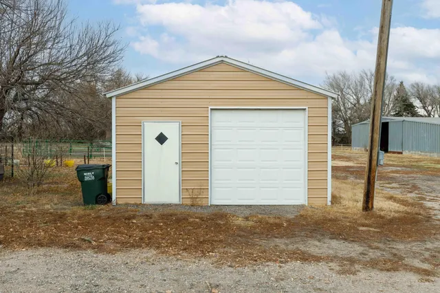 $339,999 | 1412 Northwest 96th Street, Newton, KS 67114