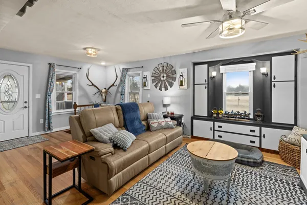 $339,999 | 1412 Northwest 96th Street, Newton, KS 67114