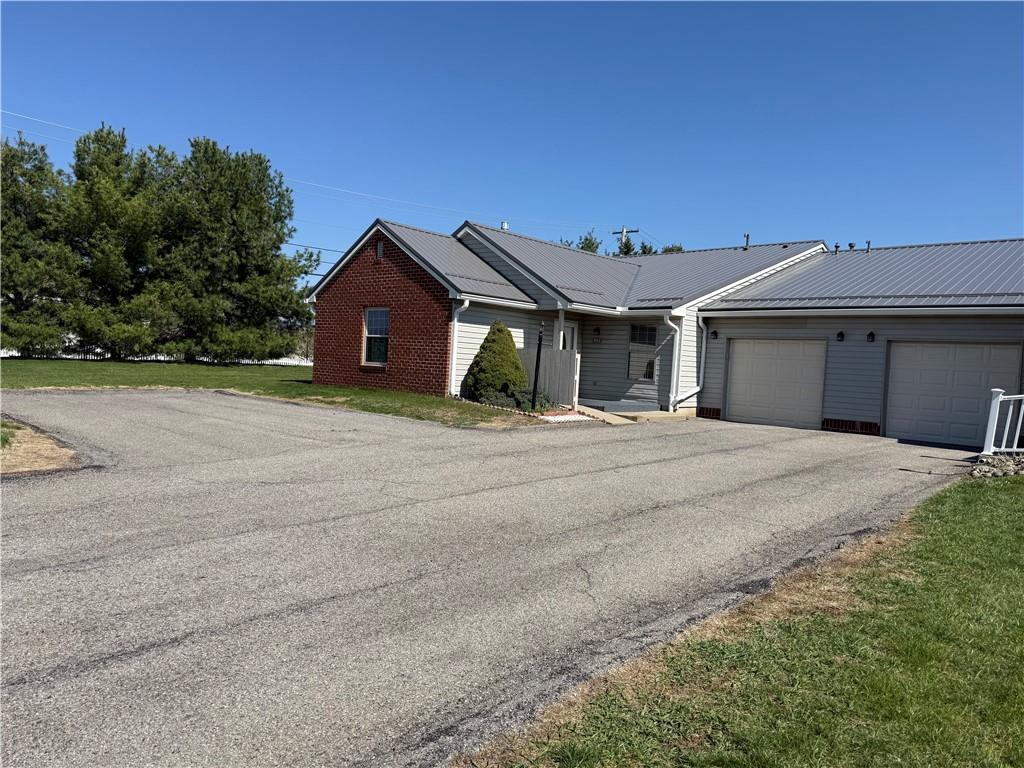 502 Brookstone Court Butler, PA 16001 - Photo 3 of 16