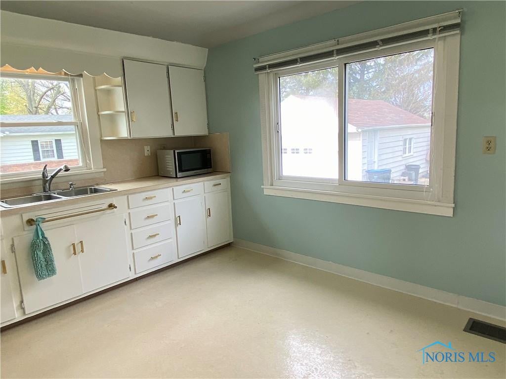 3515 Seaman Road Oregon, OH 43616 - Photo 13 of 48 Gallery Image 13
