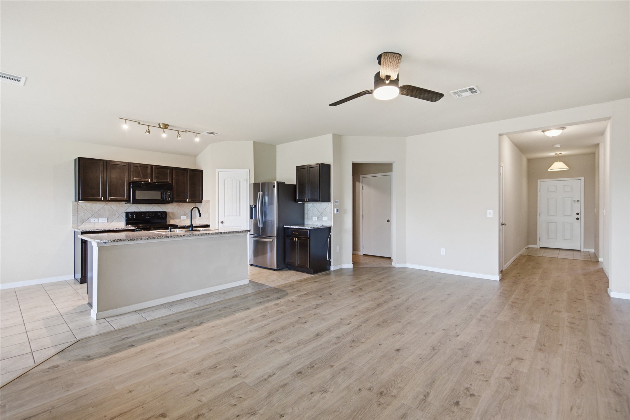 5813 Roderick Drive Austin, TX 78724 - Photo 5 of 25