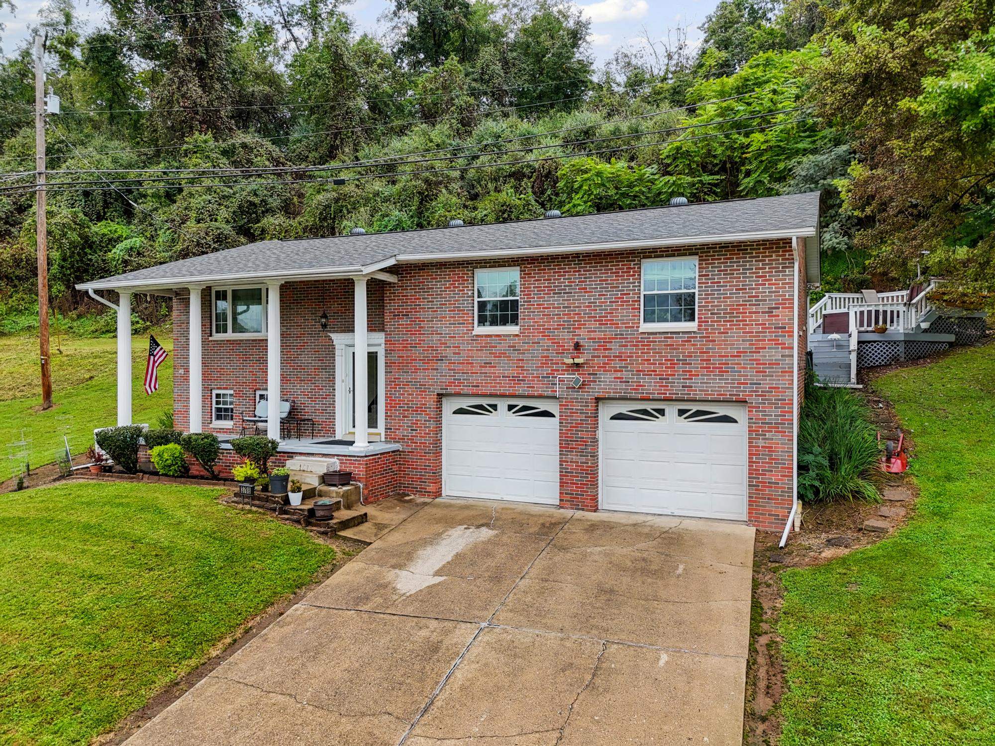 3788 Green Valley Road Huntington, WV 25701 - Photo 2 of 32 Gallery Image 2