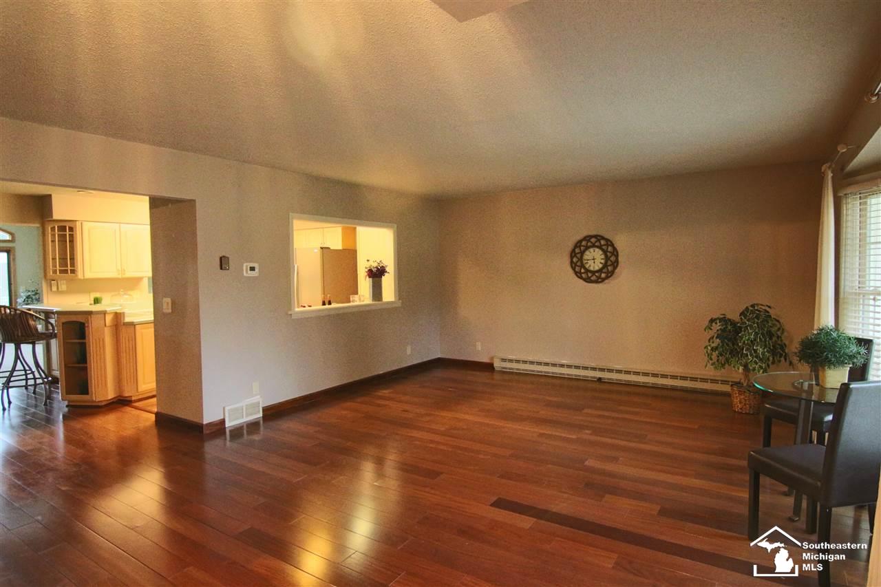 2648 Consear Road Lambertville, MI 48144 - Photo 12 of 42 Living Room