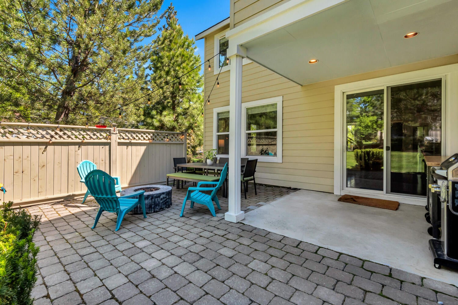 19331 Blue Lake Loop Bend, OR 97702 - Photo 25 of 36 -