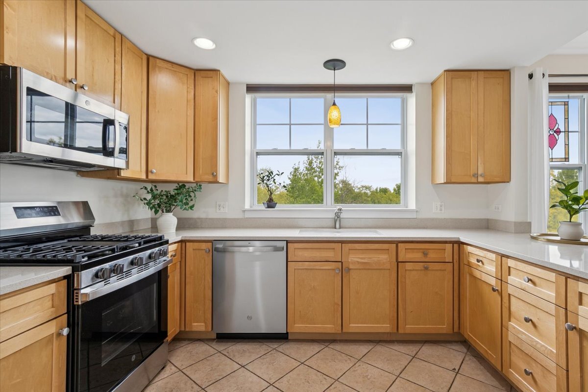 977 Harris Road, Unit 34 Grayslake, IL 60030 - Photo 11 of 33 Gallery Image 11