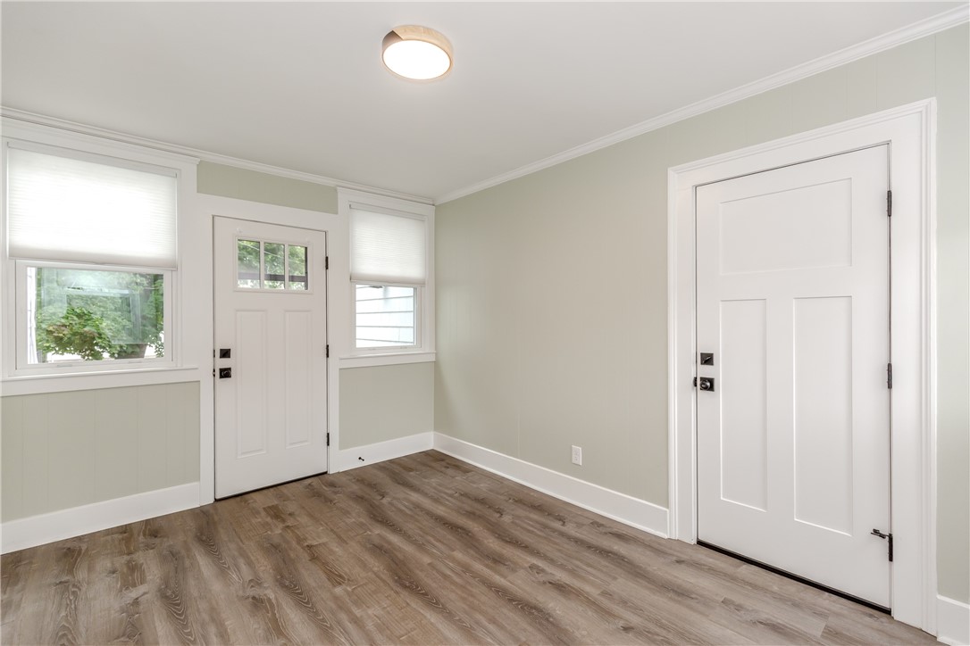 8 Barnes Street Smithfield, RI 02828 - Photo 5 of 48