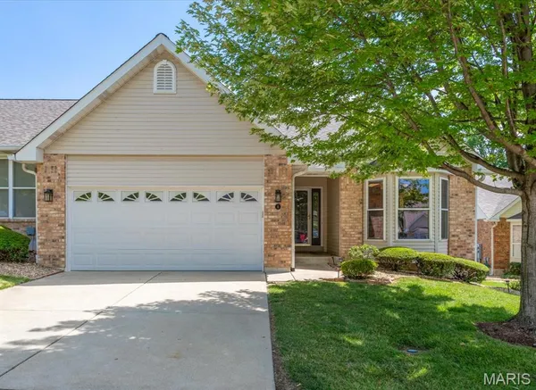 $300,000 | 6 Country Bluff Court, Unit 24C, St. Charles, MO 63301