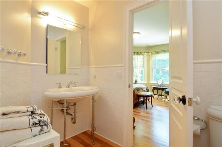 16225 Lakeside Road Three Oaks, MI 49128 - Photo 11 of 32 Upper Bath