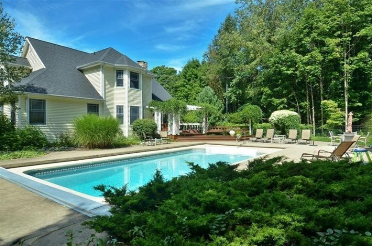 16225 Lakeside Road Three Oaks, MI 49128 - Photo 19 of 32 Gorgeous Grounds