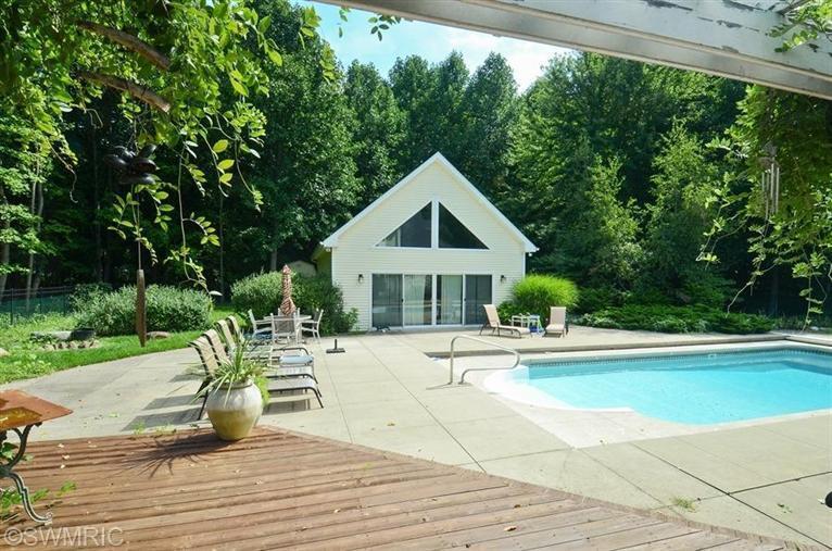 16225 Lakeside Road Three Oaks, MI 49128 - Photo 20 of 32 Pool House/ 4th Bed