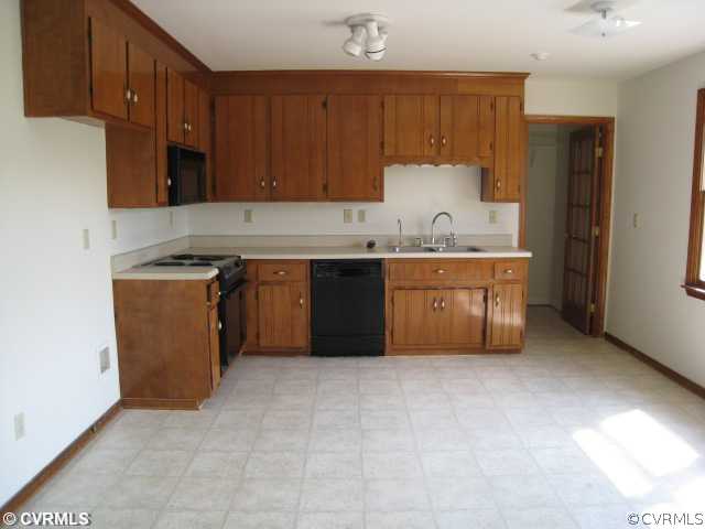 17550 Loving Union Road Disputanta, VA 23842 - Photo 4 of 11 Kitchen