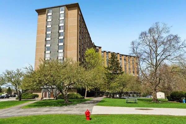 $185,000 | 1 Renaissance Place, Unit 1022, Palatine, IL 60067