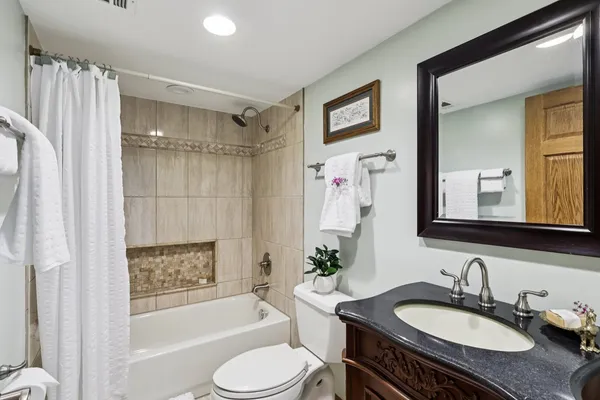 $185,000 | 1 Renaissance Place, Unit 1022, Palatine, IL 60067