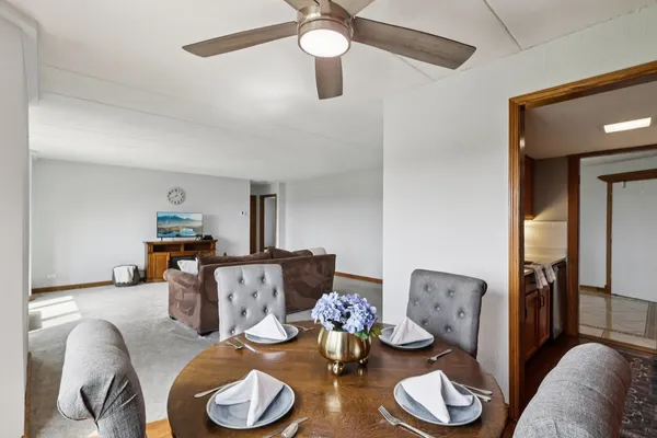 $185,000 | 1 Renaissance Place, Unit 1022, Palatine, IL 60067