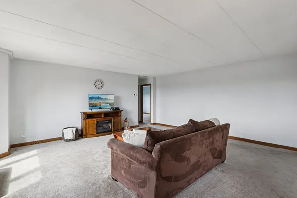 $185,000 | 1 Renaissance Place, Unit 1022, Palatine, IL 60067