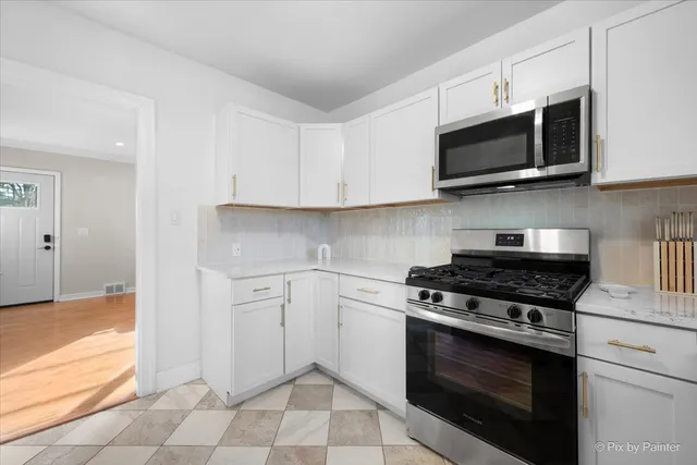 $400,000 | 28524 West Main Street, Barrington, IL 60010