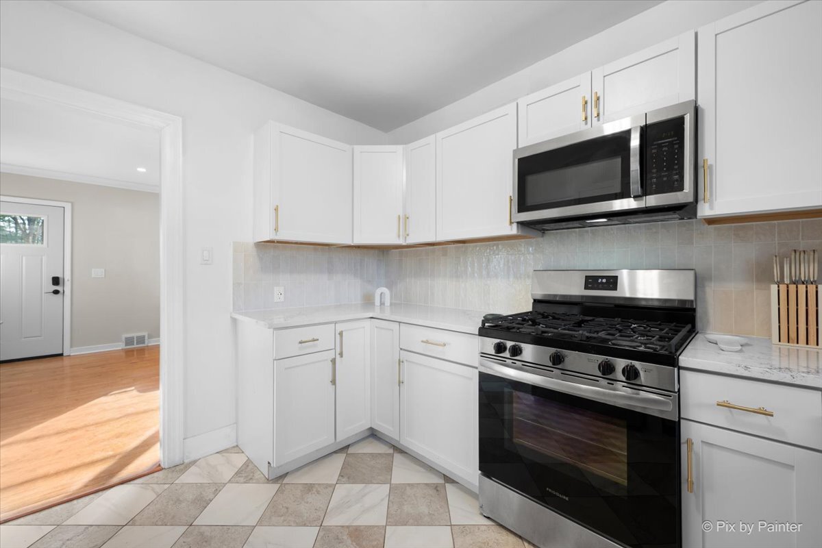 28524 West Main Street Barrington, IL 60010 - Photo 7 of 35