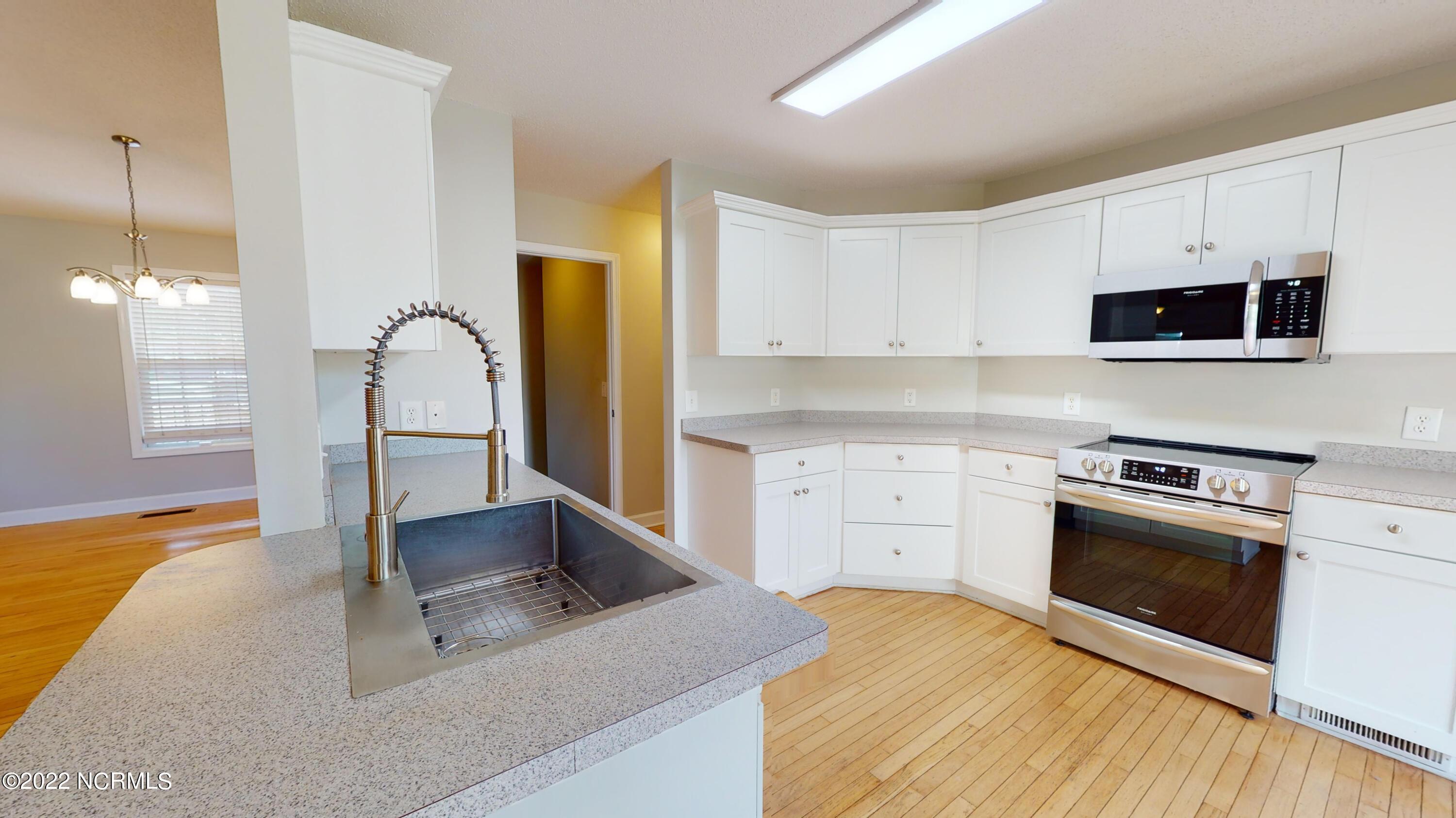 180 Sandhills Circle Pinehurst, NC 28374 - Photo 7 of 29 180-Sandhills-Circle-09102022_120225