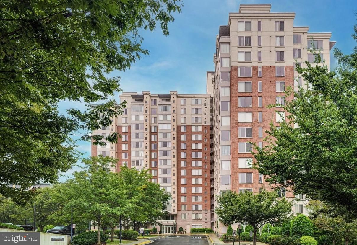 2726 Gallows Road, Unit 1108 Vienna, VA 22180 - Photo 1 of 27 Modern elegance in urban living.