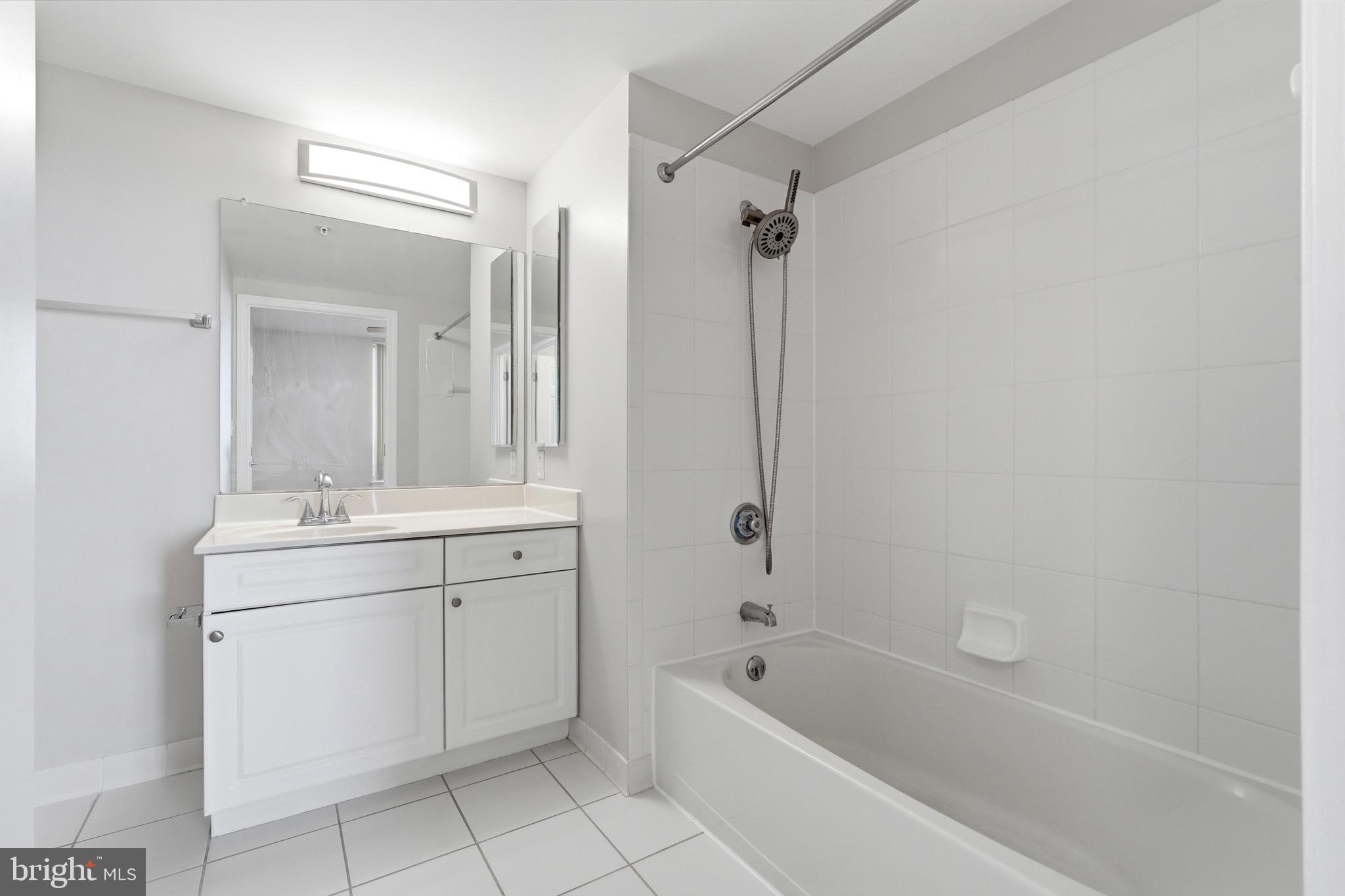 2726 Gallows Road, Unit 1108 Vienna, VA 22180 - Photo 25 of 27