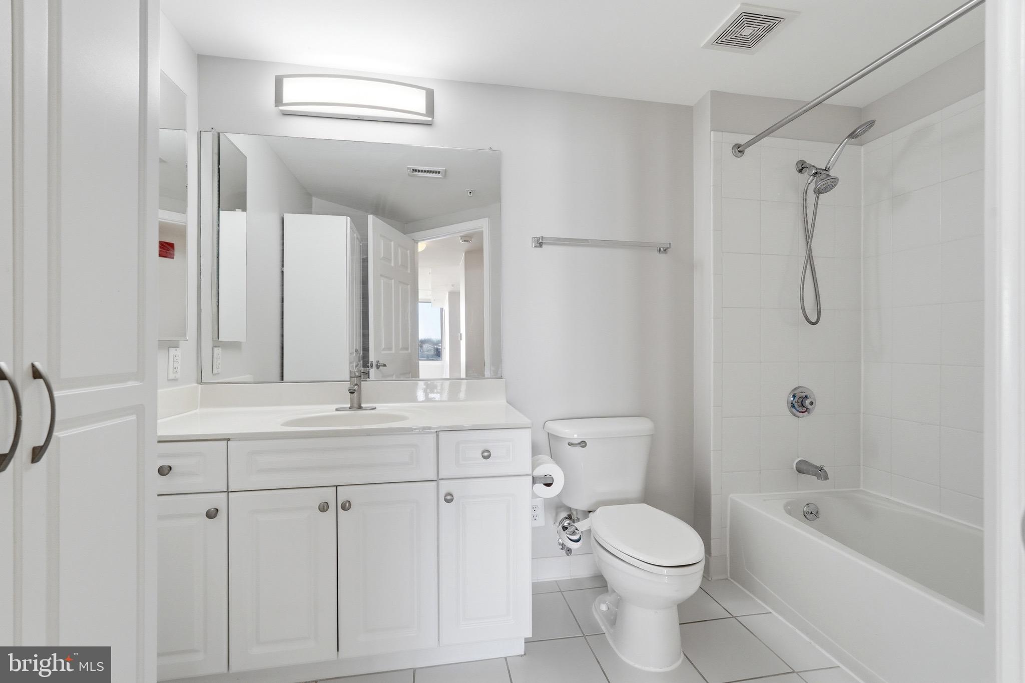 2726 Gallows Road, Unit 1108 Vienna, VA 22180 - Photo 26 of 27