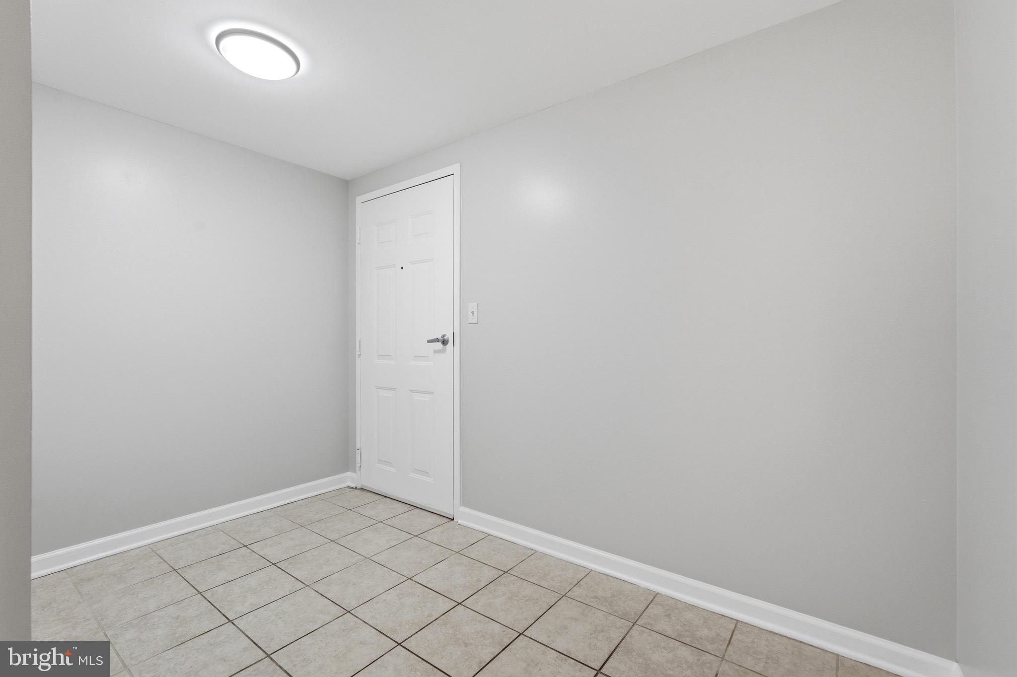 2726 Gallows Road, Unit 1108 Vienna, VA 22180 - Photo 5 of 27