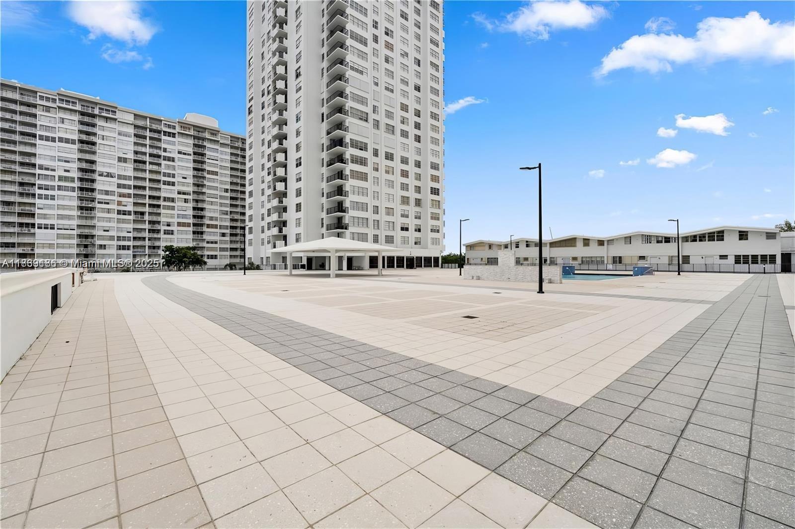 2750 Northeast 183rd Street, Unit 1701 Aventura, FL 33160 - Photo 31 of 40