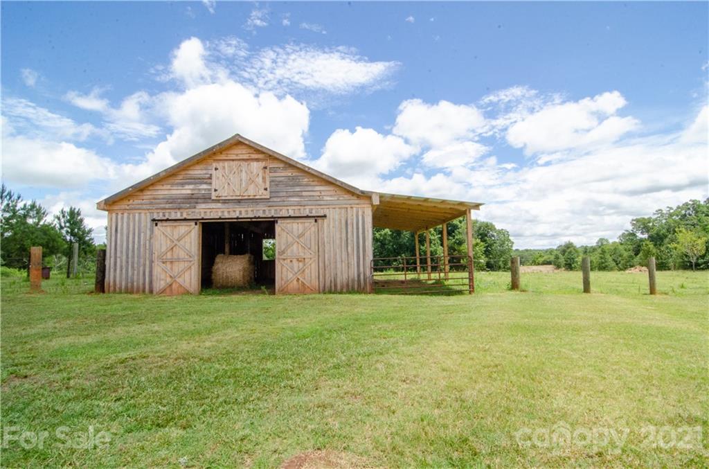 1384 Pioneer Road York, SC 29745 - Photo 4 of 28 Gallery Image 4
