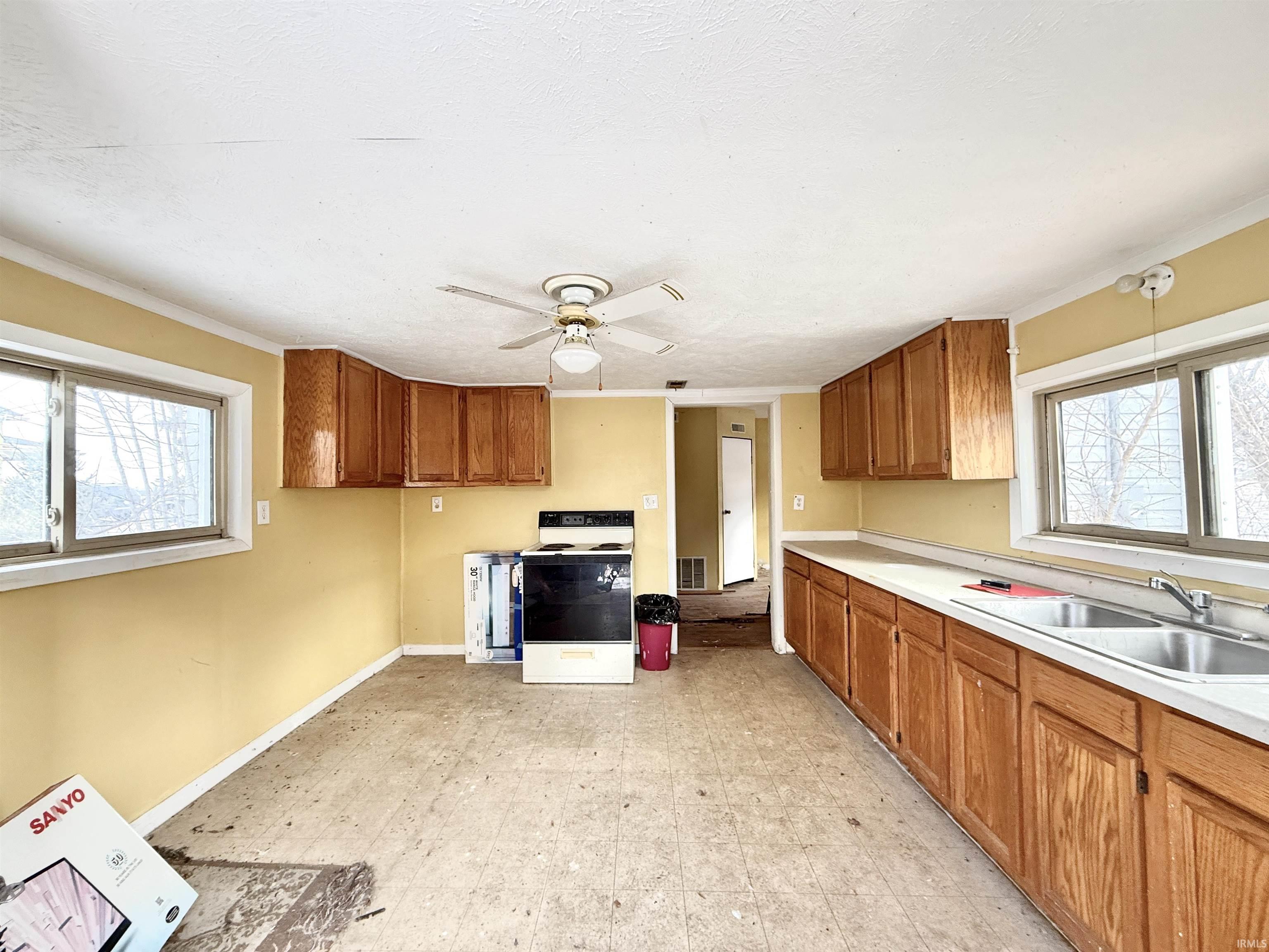 102 Harrison Street Converse, IN 46919 - Photo 4 of 32