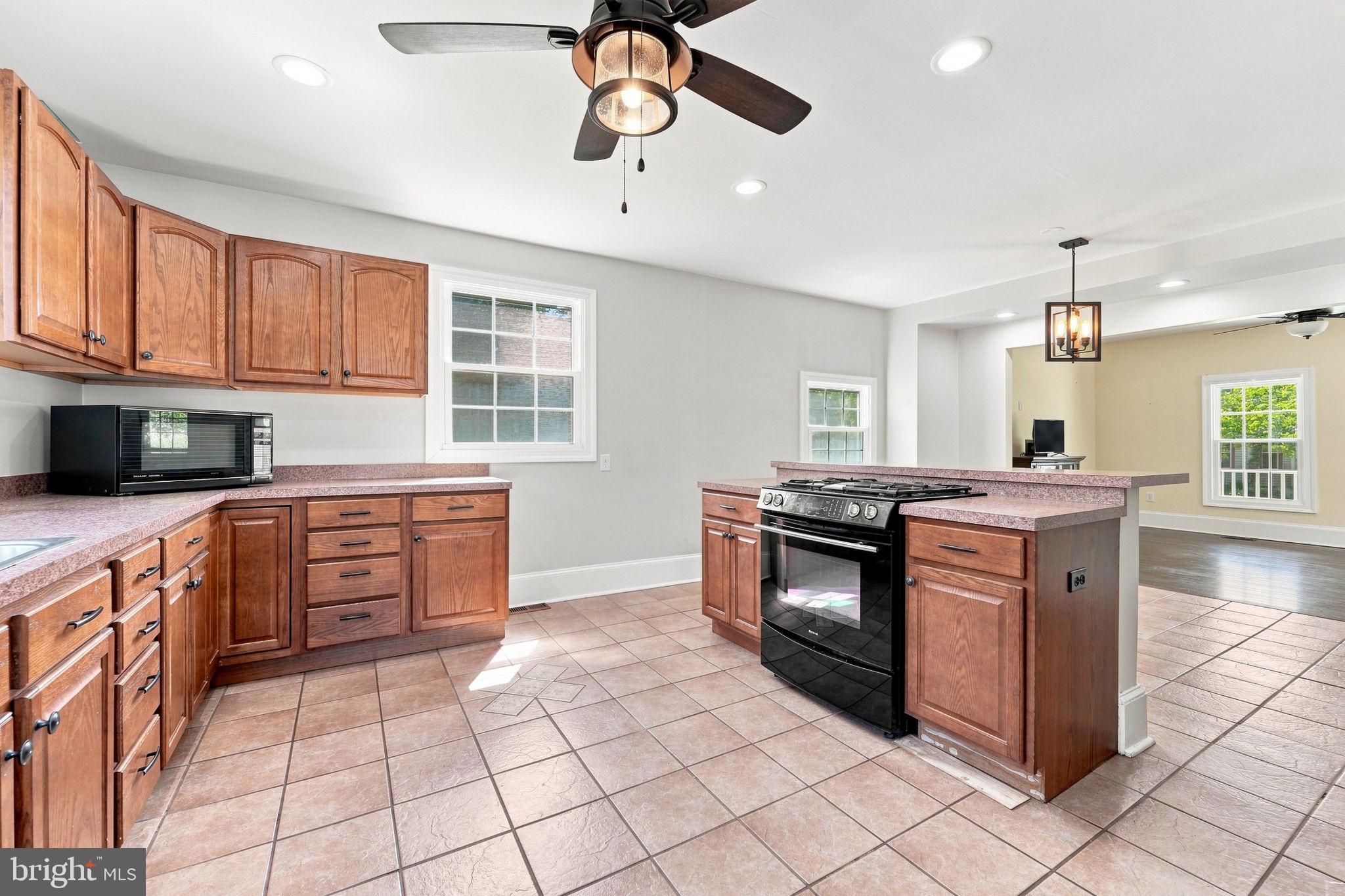 8 Seeley Road Bridgeton, NJ 08302 - Photo 11 of 44 Bright and inviting kitchen space.