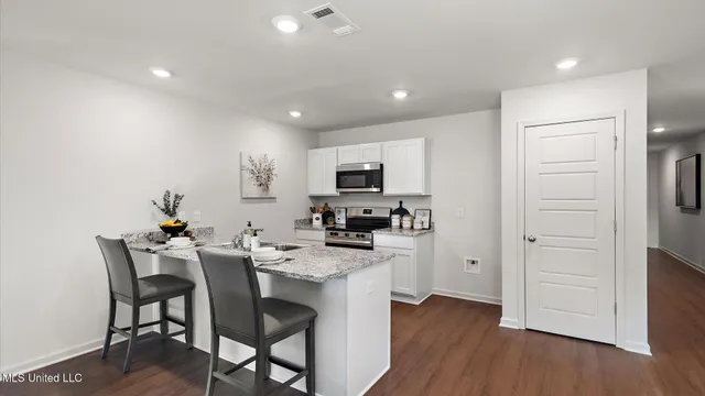 $229,900 | 5021 Fox Glen Drive, Jackson, MS 39212