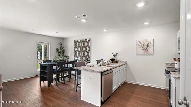 $229,900 | 5021 Fox Glen Drive, Jackson, MS 39212