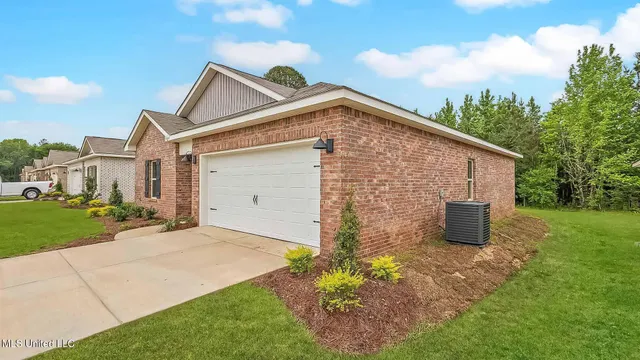 $229,900 | 5021 Fox Glen Drive, Jackson, MS 39212