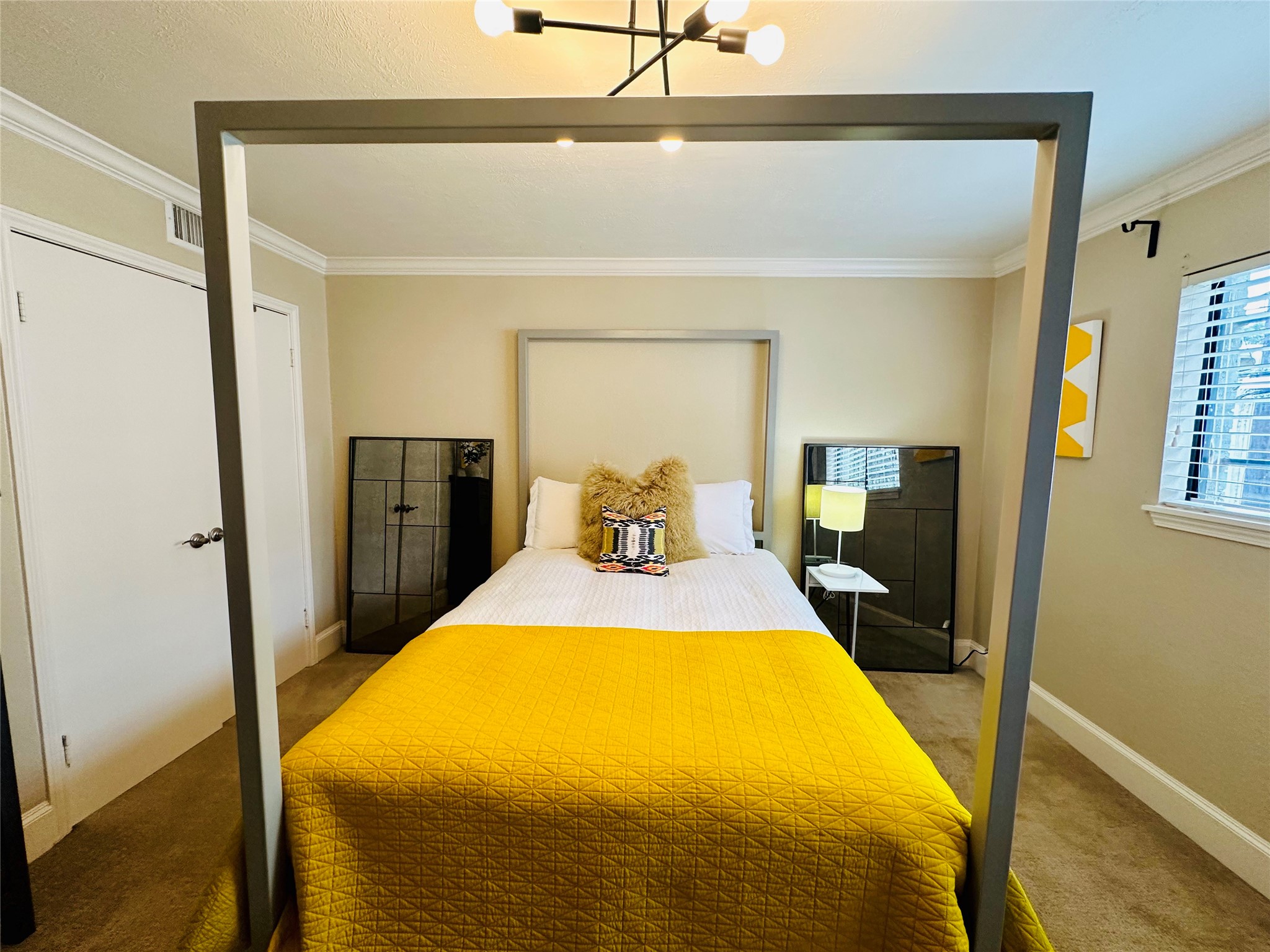 3402 Garrott Street, Unit 16 Houston, TX 77006 - Photo 17 of 47 a bed room with a bed