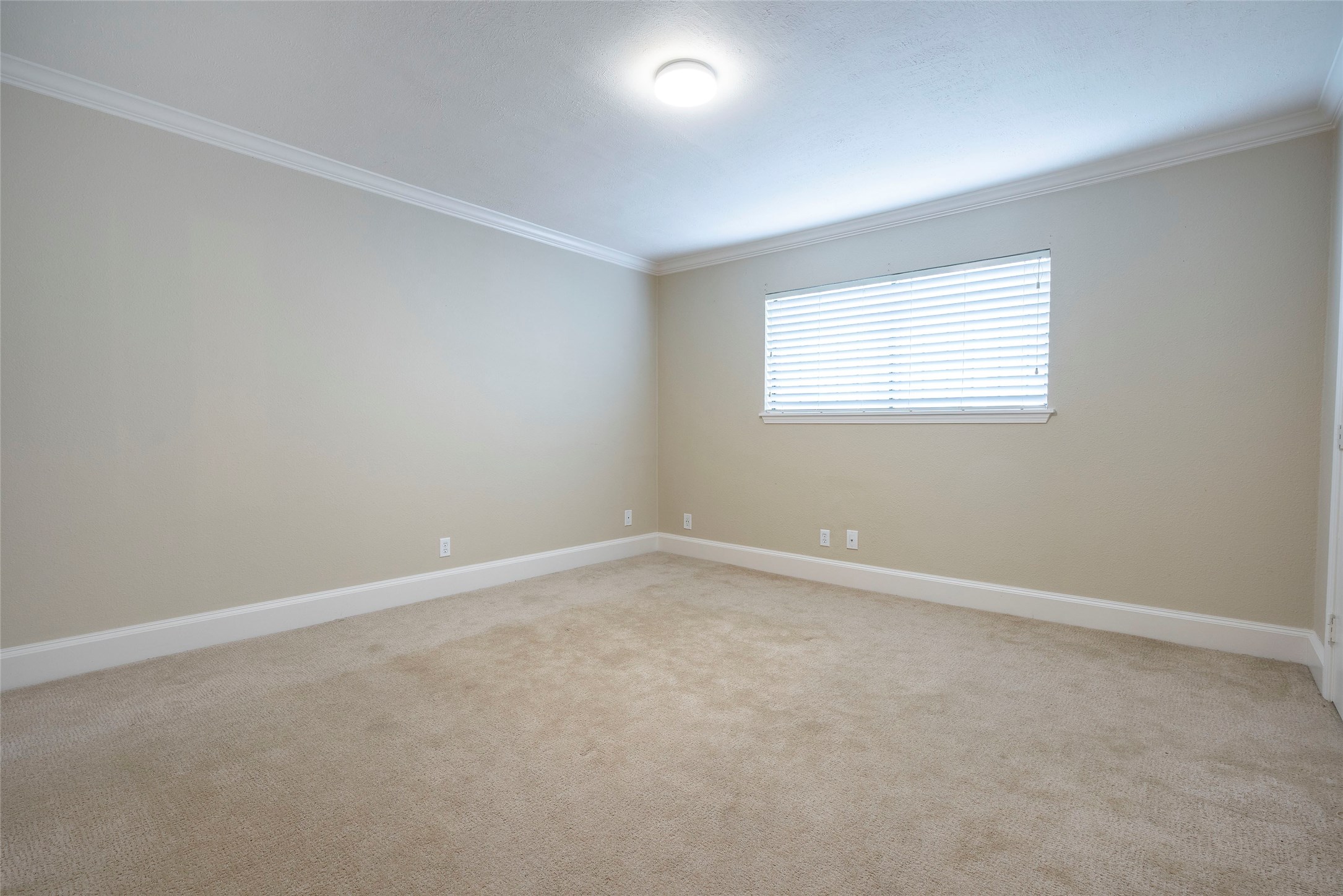 3402 Garrott Street, Unit 16 Houston, TX 77006 - Photo 42 of 47 an empty room with a window