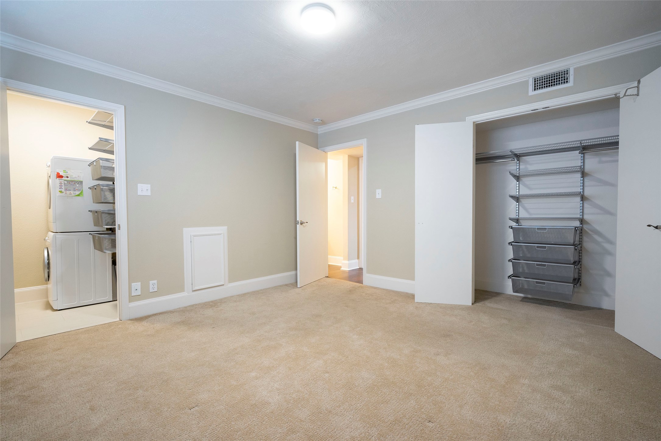 3402 Garrott Street, Unit 16 Houston, TX 77006 - Photo 44 of 47 a view of an empty room with a cabinet and mirrors