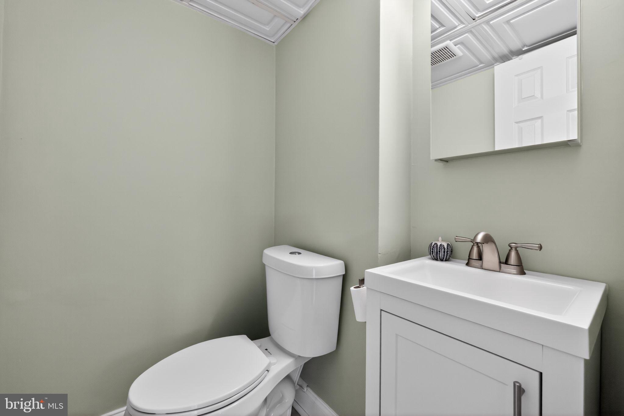 400 Glendale Road, Unit F35 Havertown, PA 19083 - Photo 29 of 36 a bathroom with a toilet sink and mirror