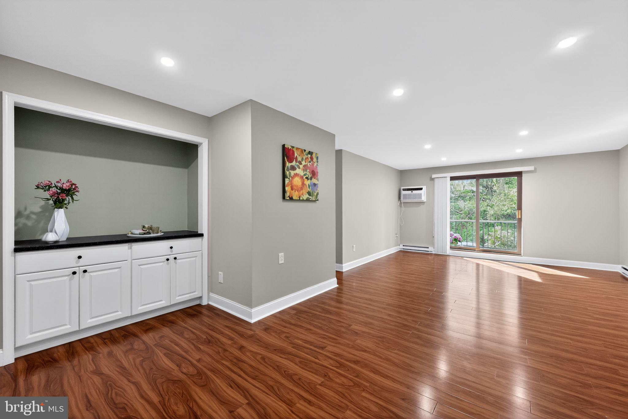 400 Glendale Road, Unit F35 Havertown, PA 19083 - Photo 36 of 36 a open hall with wooden floor and window